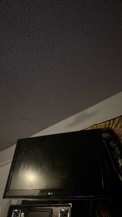 LG…Television Flat Screen…No Remote…Works Fine