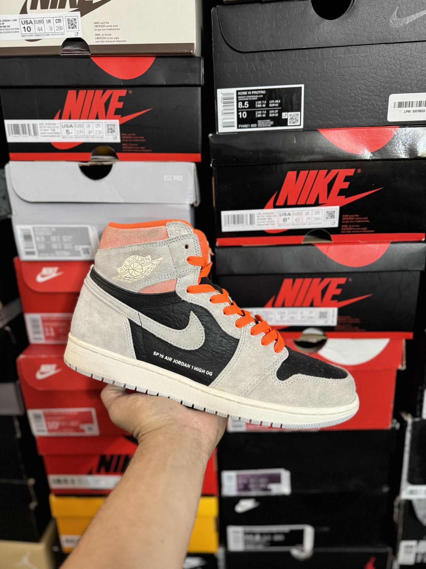 Jordan Neutral Grey Crimson 1s size 10.5 VNDS