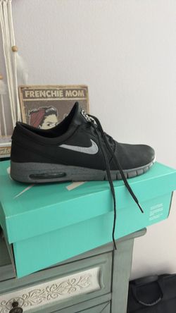 Men’s Nike sneakers
