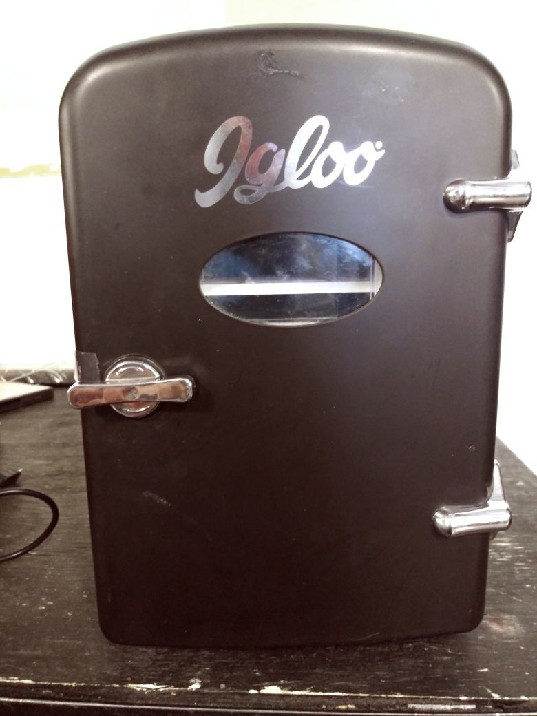 Igloo mini fridge