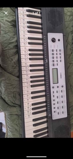 Yamaha YPT-270 61-Key Portable Keyboard