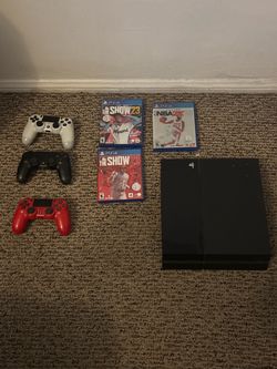 PS4 Console Bundle with 3 Controllers and 3 Games