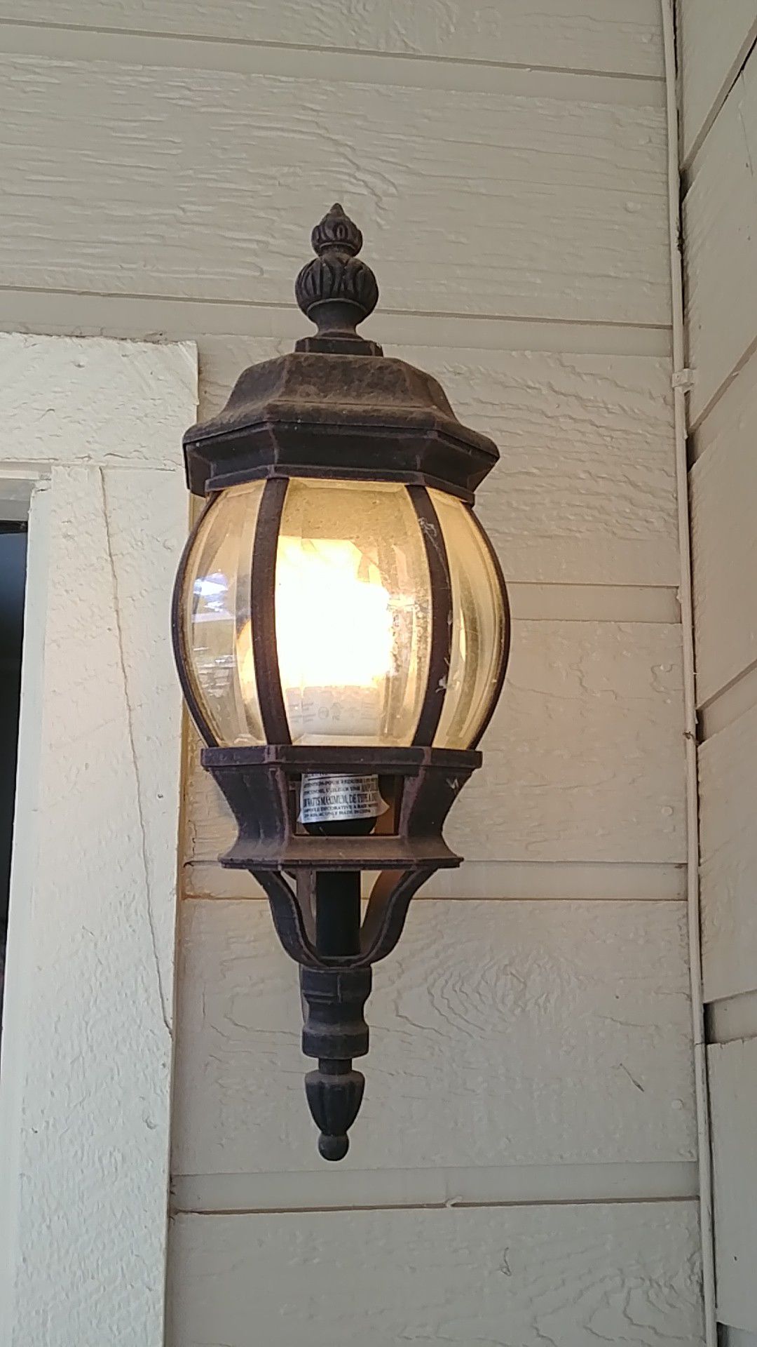 Outdoor porch light works great