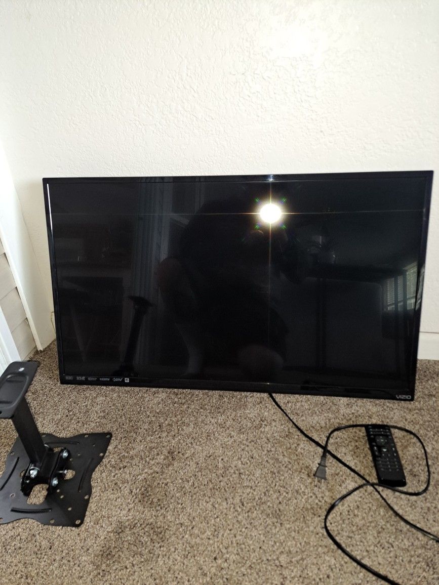 Vizio 37" HD Flat-screen TV 