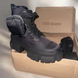 6.5 women’s black steve madden combat boots with side pouch