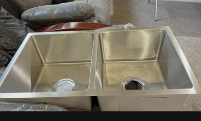 Glacier Bay Tight Radius 31 in. Undermount 50/50 Double Bowl 18 Gauge Stainless Steel Kitchen Sink with