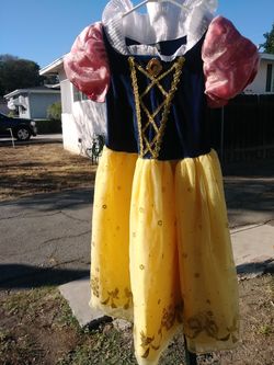Snow white outfit size 5/6