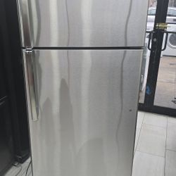 Ge Refrigerator 28w 67h 29d 