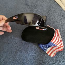 OAKLEY SUN GLASSES 