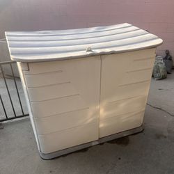 Rubbermaid Outdoor Storage Shed