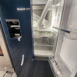 New Bosch Refrigerator Black Stainelss 