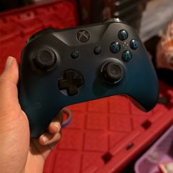 Xbox Wireless Controller Adult Owned 
