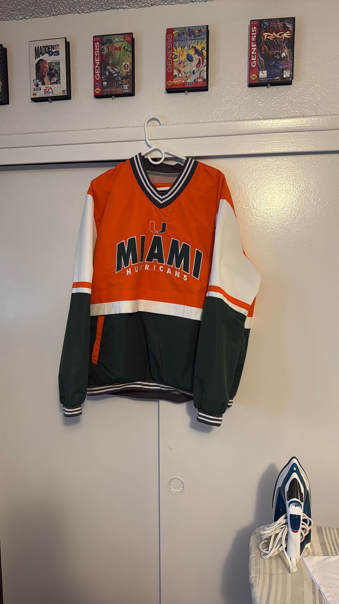 Miami Hurricanes Jacket Size XL 40$ Never Worn