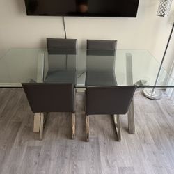 Selling Dinning Table 