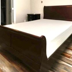 Wood Sleigh Bed  (Queen size)