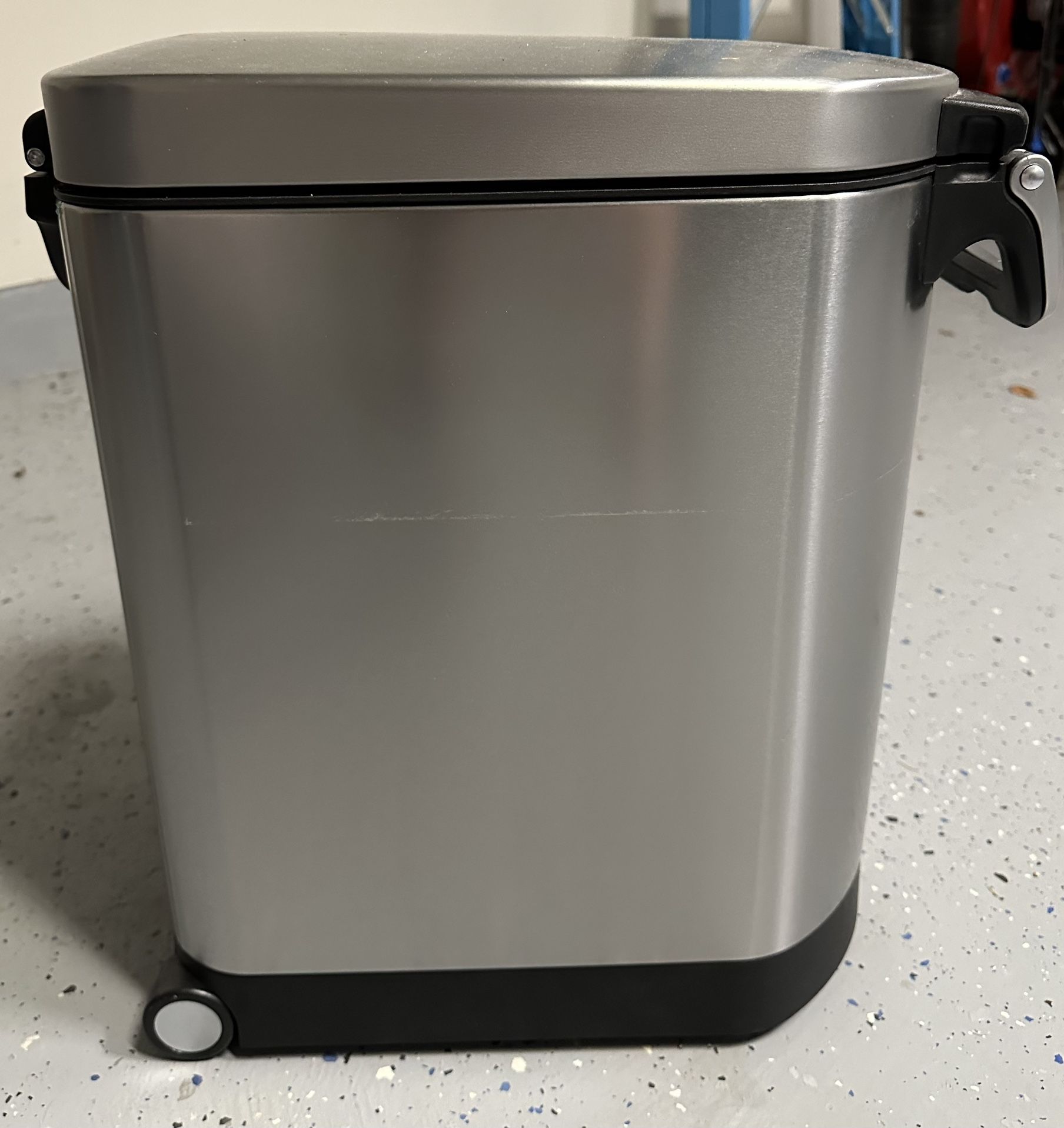 simplehuman 25 Liter, 27 lb / 12.2 kg Medium Pet Food Storage Container for Dog Food, Cat Food, and Bird Feed, Brushed Stainless Steel