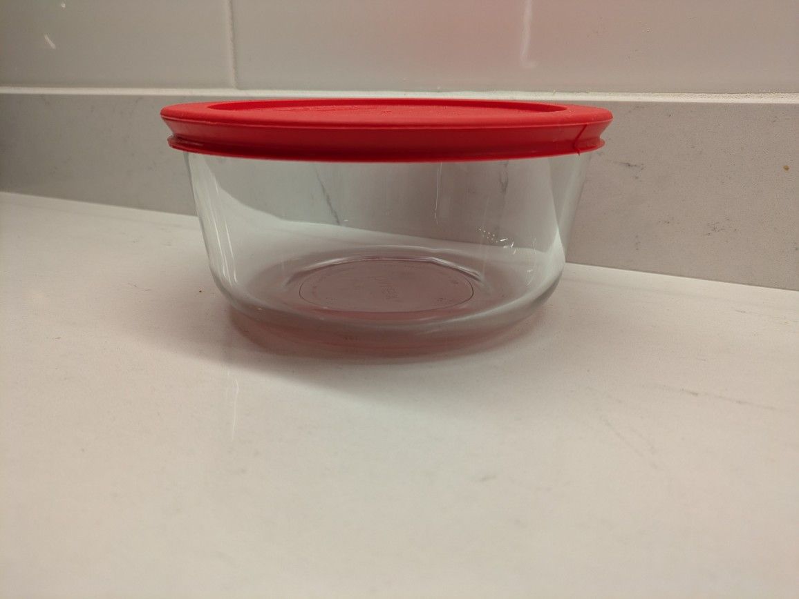 LAST CHANCE! Pyrex 1qt glass container