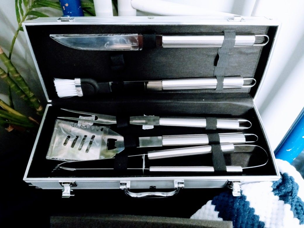 BBQ Grill Set In Case