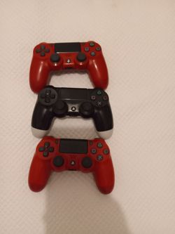 PS4 controllers
