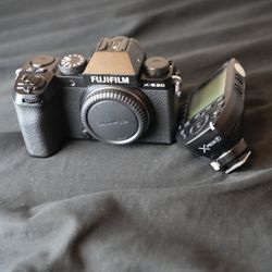 Fujifilm X-s20
