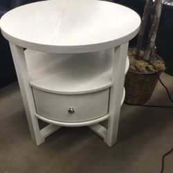 Three piece occasional table set