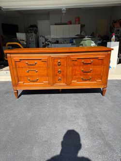 Thomasville mid century modern Vintage Wood 9-Drawer Dresser