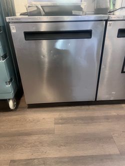Under counter refrigerator