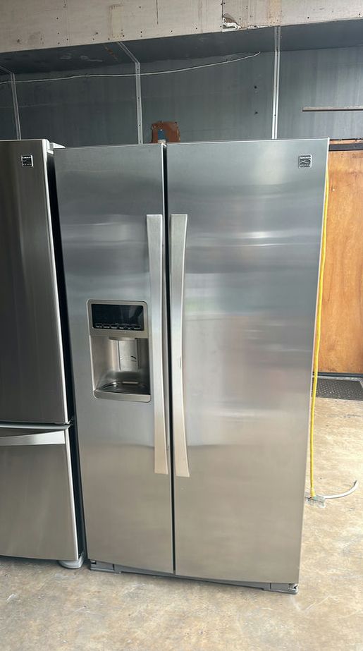 Side by Side Refrigerator with Water Dispenser