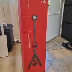 Milwaukee
M18 18-Volt Lithium-Ion Cordless Rocket Dual Power Tower Light (Tool-Only)