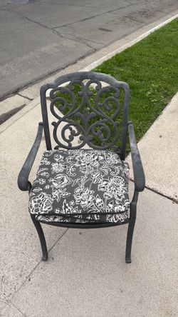 8 Patio chairs