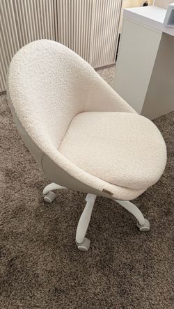White swivel chairs (2)