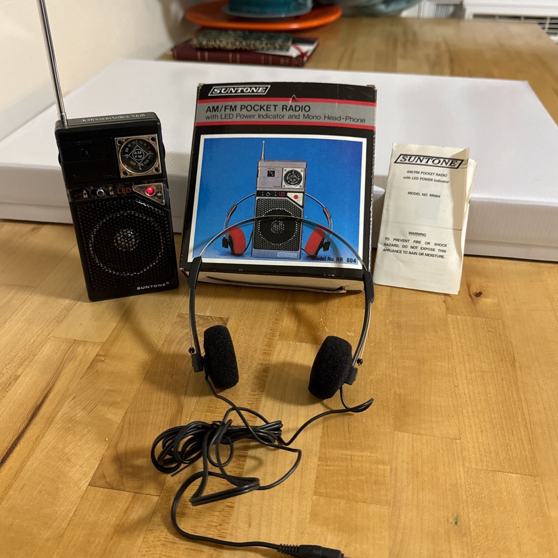 Vintage Suntone AM/FM Pocket Radio with LED power indicator and mono headphone