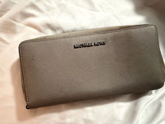 Michael Kors Zip-Around Continental Wallet