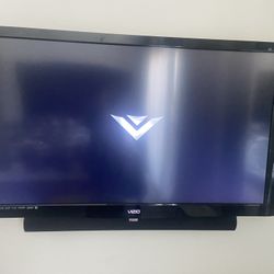 55” VIZIO TV + SOUND SYSTEM + WALL MOUNT (READY TO USE) 