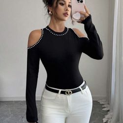 Pearl cut out shoulder long sleeve size: S
