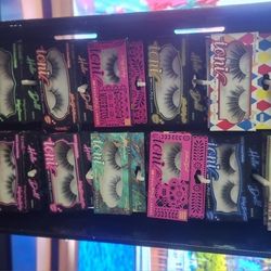 55 Piece Eyelash Bar