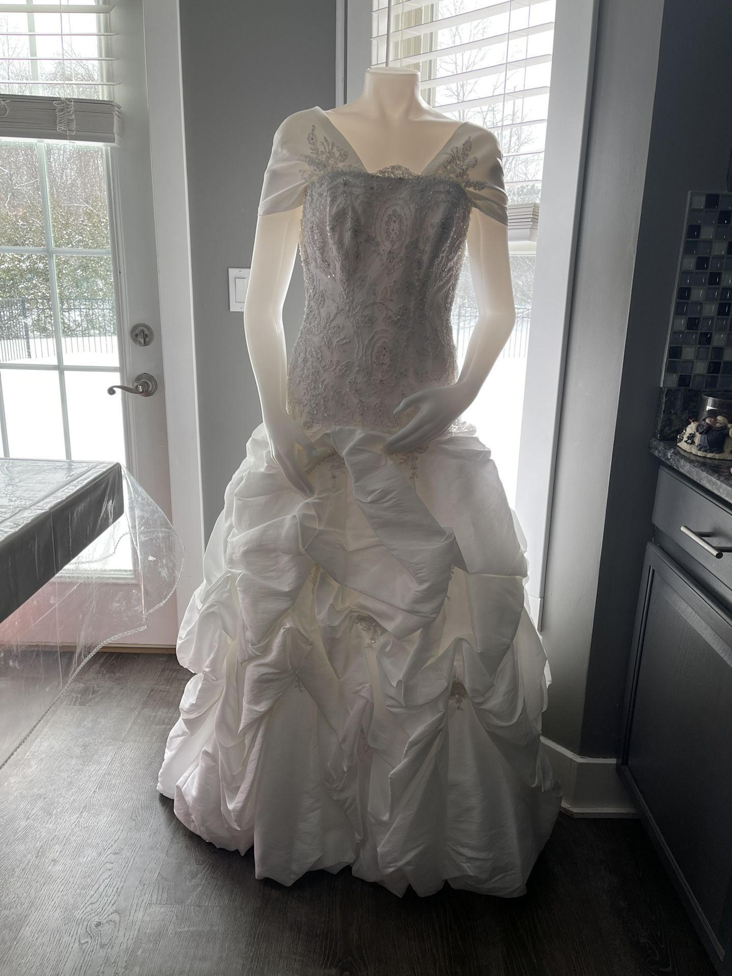 Make An Offer Size 4 Wedding Dress