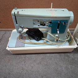 Vintage Singer Sewing Machine 
