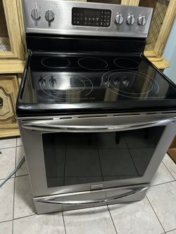 Frigidaire Gallery stove/Oven Needs to  be Fixed 