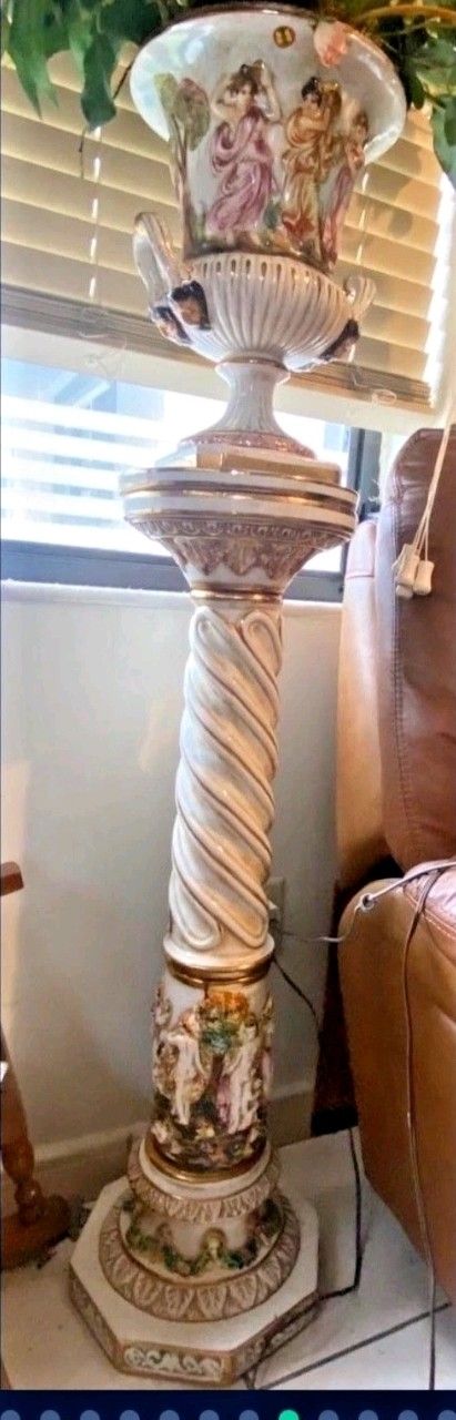 Capodimonte Pedestal And Vase