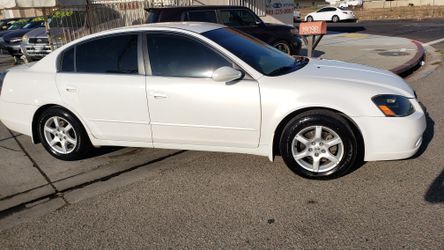2006 nissan altima clean title, smogged, runs exelent, super clean, car fax