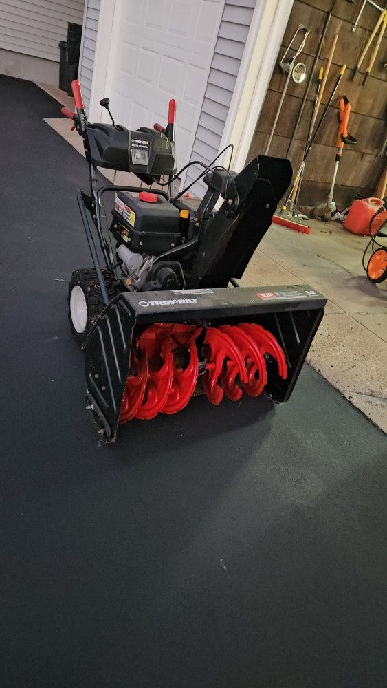Troy-Bilt 34 Inch Arctic Storm Snow Blower