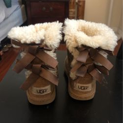 Uggs Girls Size 9