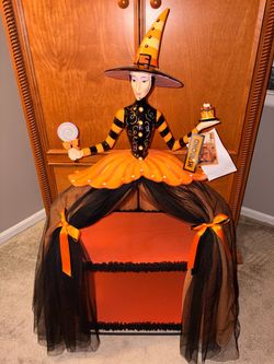 Ghoulish 43’ Halloween Dessert Server