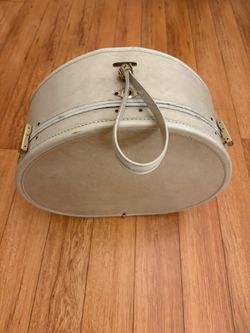 Vintage Samsonite Ultralite Hat Box – Cream Faux Leather, 1950s Shwayder Bros . Vintage Cream Leather Samsonite Hat Box – Mid-Century Royal Traveller 