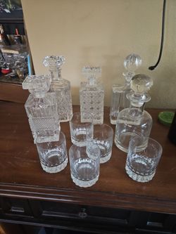 Glass decanters (5) and 5 glasses