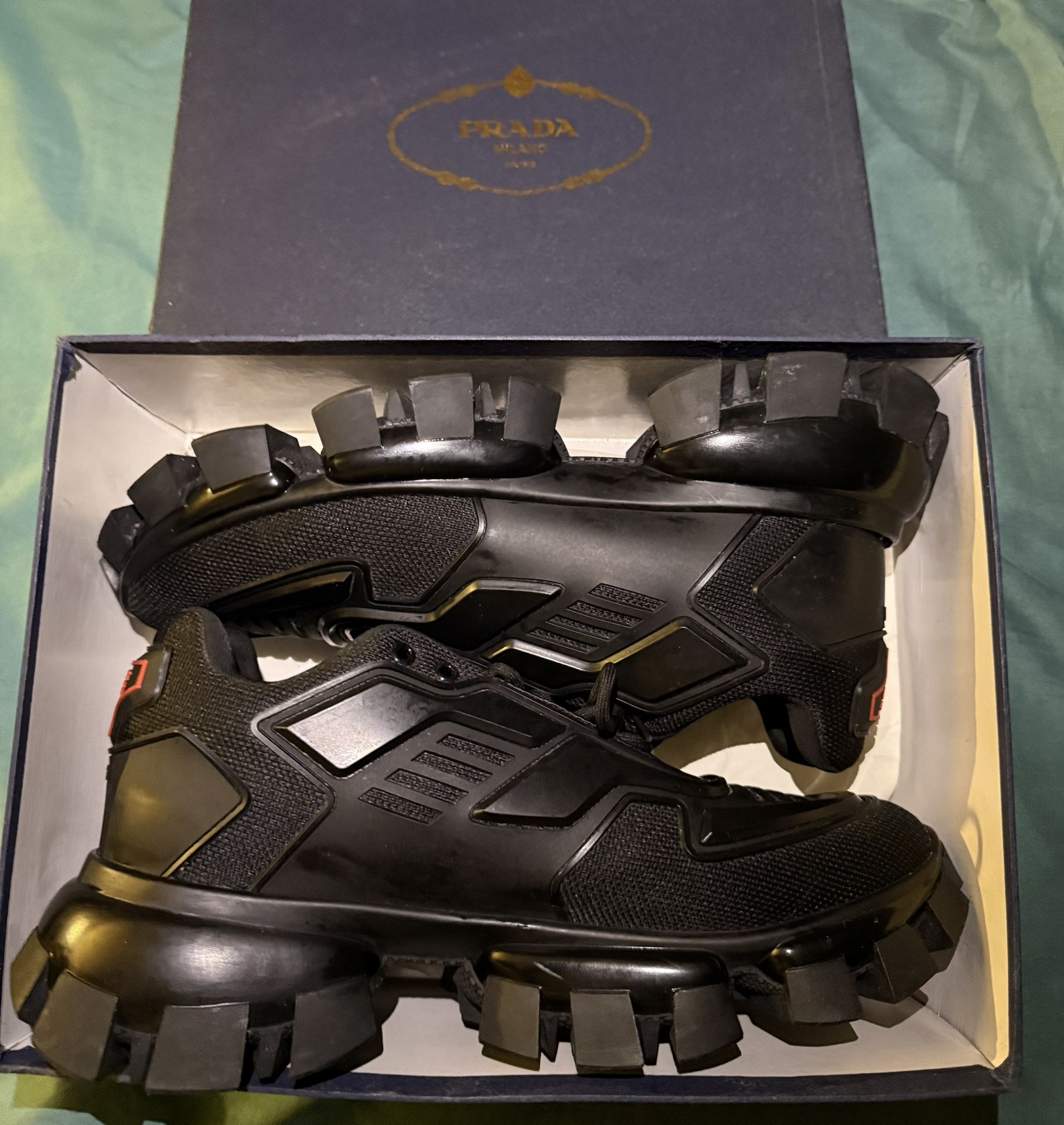 Sneakers