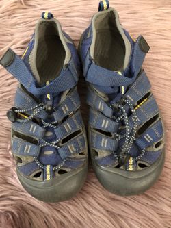Keen boys shoes size 2