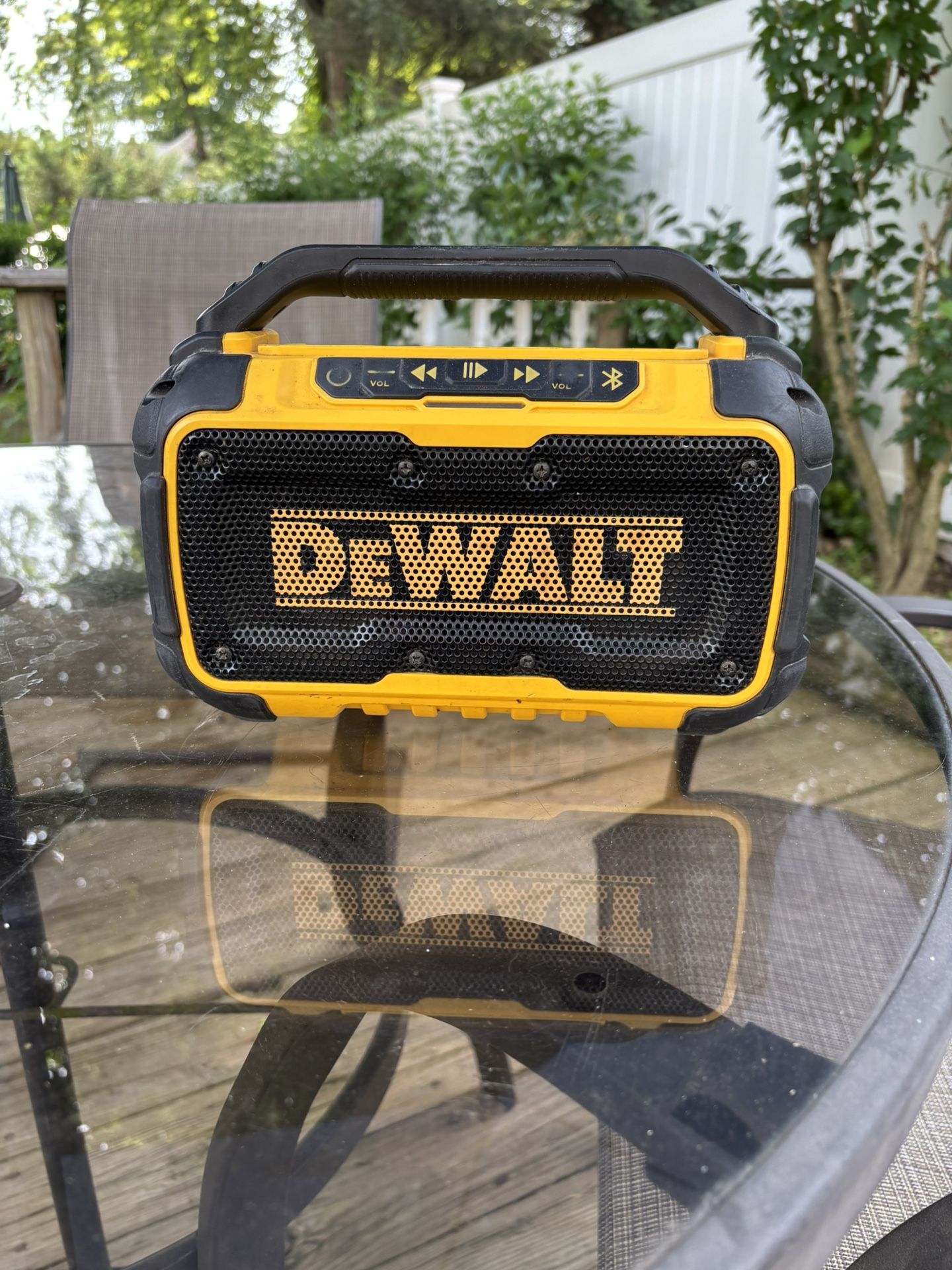 Dewalt 20 V max Bluetooth speaker