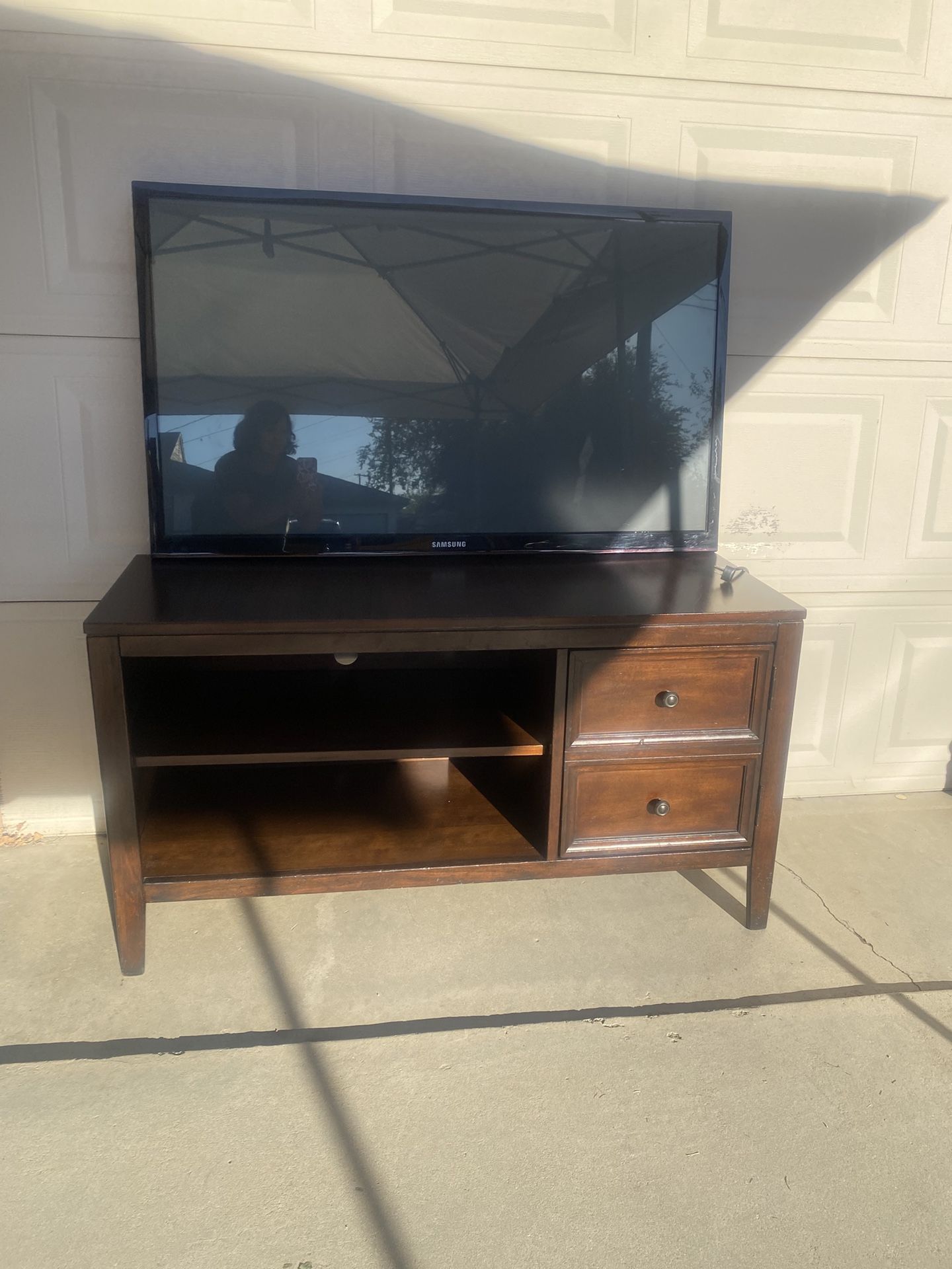 TV Samsum 50 Pulgadas And Tv Stand